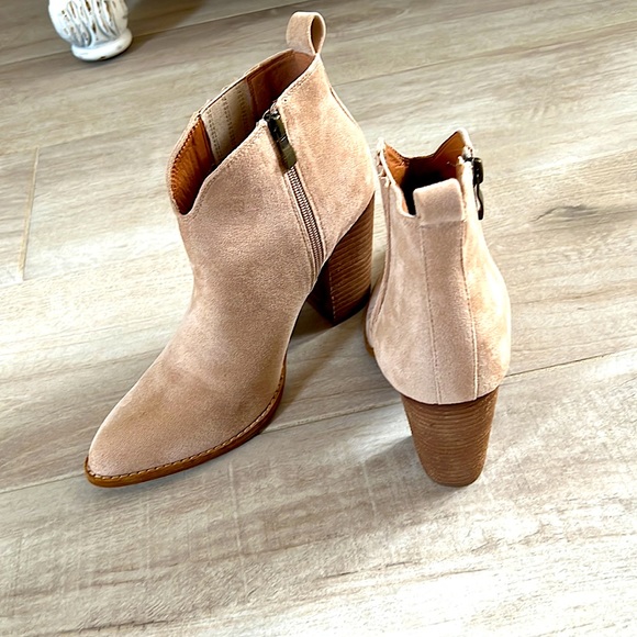 NWOT Beast Fashion Side Detail Faux Suede Taupe Booties - Picture 4 of 8